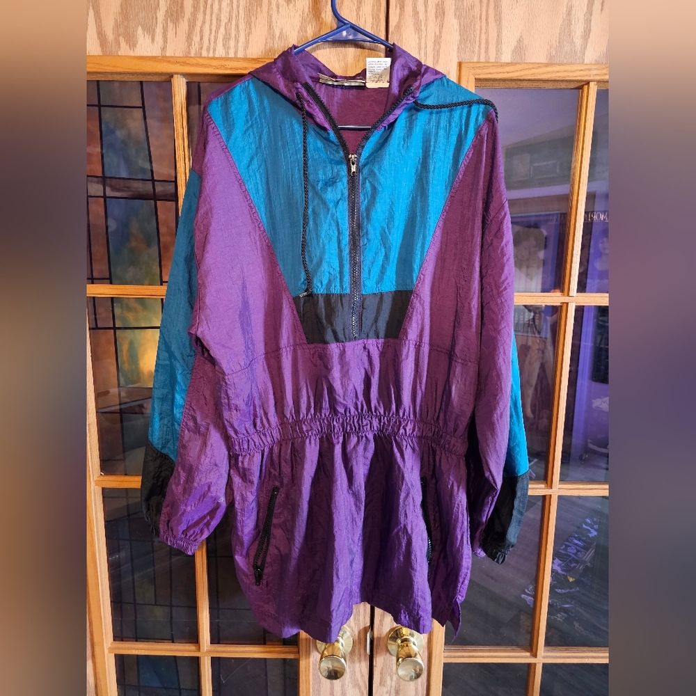 80s or 90s wind breaker. Great shape